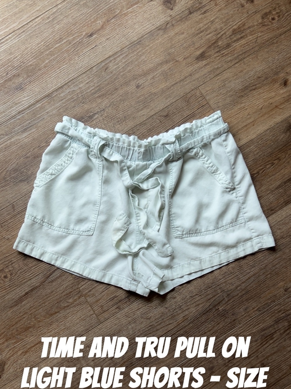 Time and Tru Cream Pull-On Women’s Shorts with Tie Waist